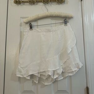 James Perse White Ruffle Skorts